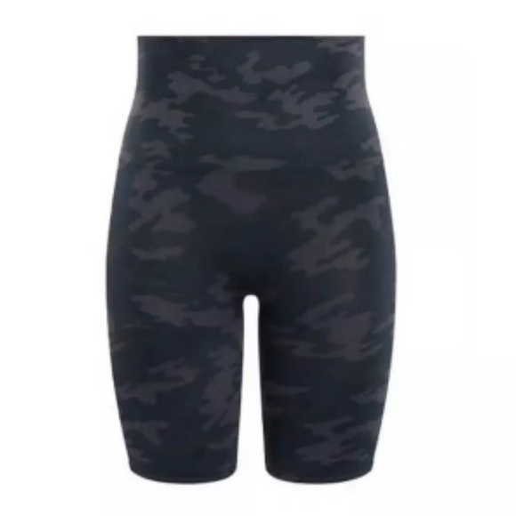 NEW SPANX Women’s Lamn High Waisted Bike Short 8” Black Camo Size L/XL 50180R - Picture 3 of 13